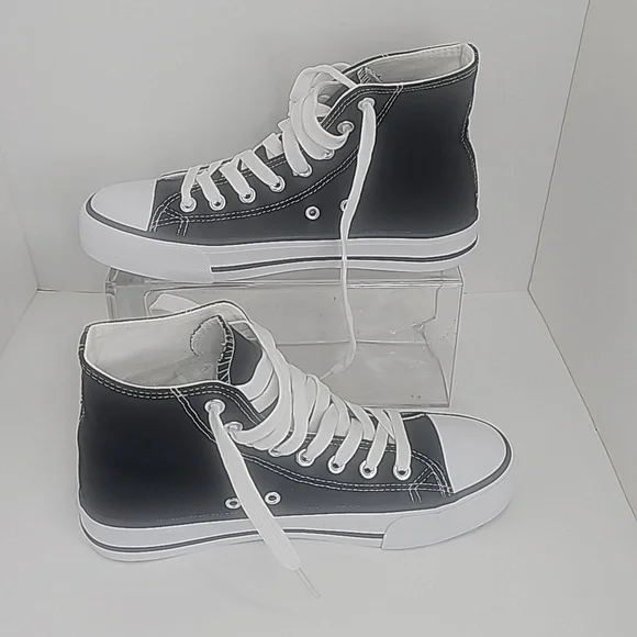 Unisex Canvas Sneakers, Size 6, Color Black and White - Picture 2 of 7